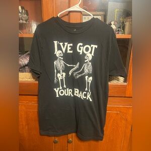 Celebrate Halloween “I’ve got your back” Men’s shirt Size: M